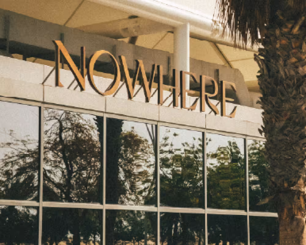 NOWHERE CAFÉ